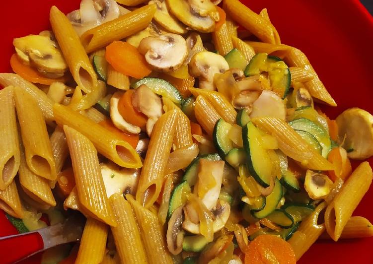 Penne integrali con verdure funghi e zafferano