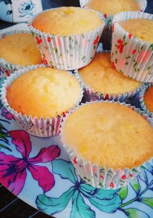 A picture of Lemon drizzle cupcakes.