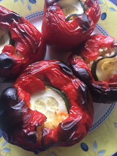 Una foto de Pimientos rojos rellenos
