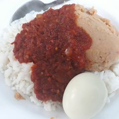 A picture of Rice,moimoi and pepper sauce.