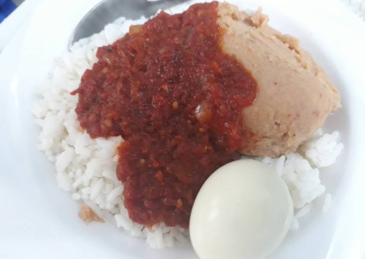 Rice,moimoi and pepper sauce