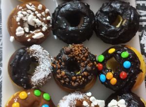 Una foto de Mini donas de 7 cm - Bandeja Mixta
