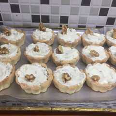 A picture of Tarteletas de roquefort y nuez.