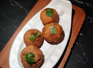 A picture of Aloo matar parcels.