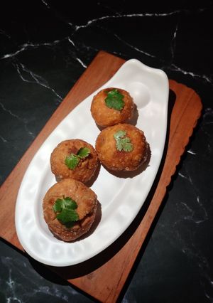 A picture of Aloo matar parcels.