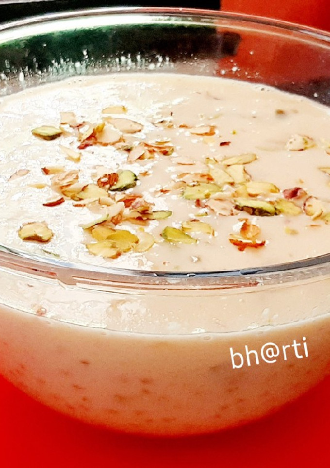 साबुदाणा खीर (sabudana kheer recipe in marathi) रेसिपी चे मुख्य फोटो 