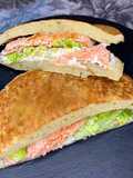 Pancake salato all’origano con salmone alla piastra
