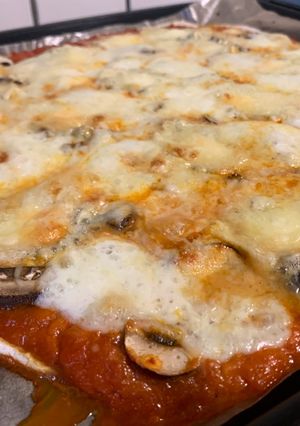 Une photo de Pizza champignons piperade