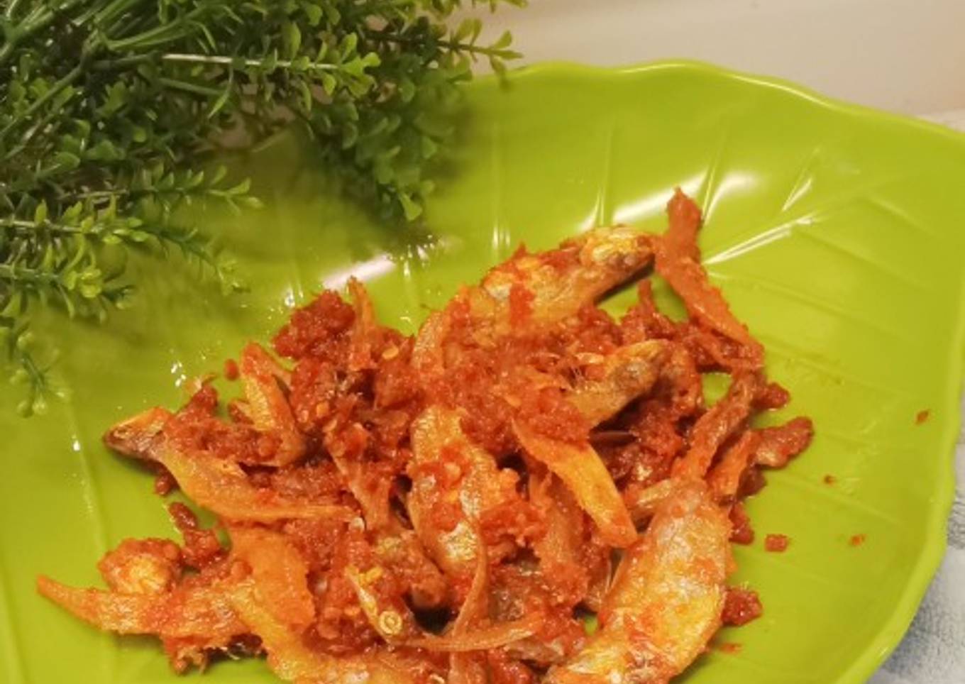 Ikan asin bulu ayam balado