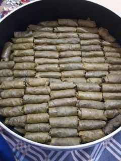 عکسی از دستور نحوه ی پیچیدن دلمه برگ مو😍
