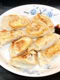 Lunchbox: Delicious Pan-Fried Dumplings (with Stir-Fried Tofu and Garlic Scapes, and Fried Egg)