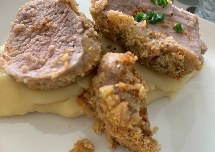 Solomillo de cerdo crujiente sobre base de puré al aroma de ajo dulce