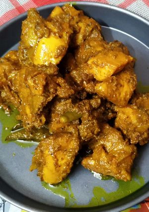 A picture of Turmeric chicken.