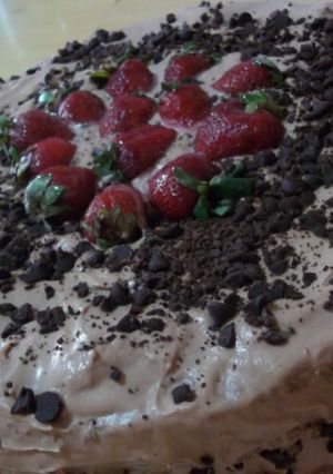 Una foto de Choco torta con frutilla