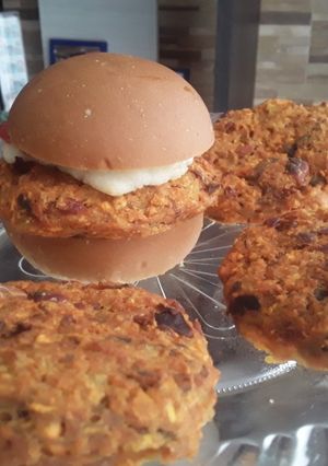 Una foto de Hamburguesas🍔 de frijol rojo, zanahoria🥕y avena🌾