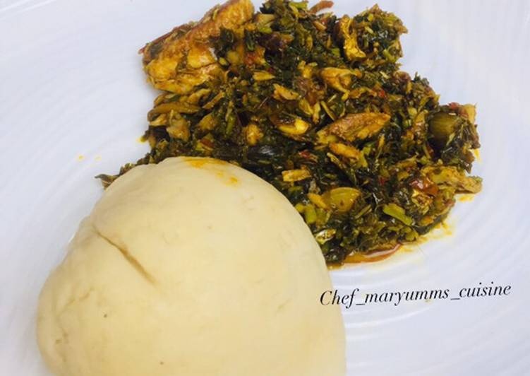 Vegetable soup and pounded yam by chef maryumms cuisine🌸