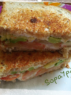 Una foto de Sandwich de aguacate