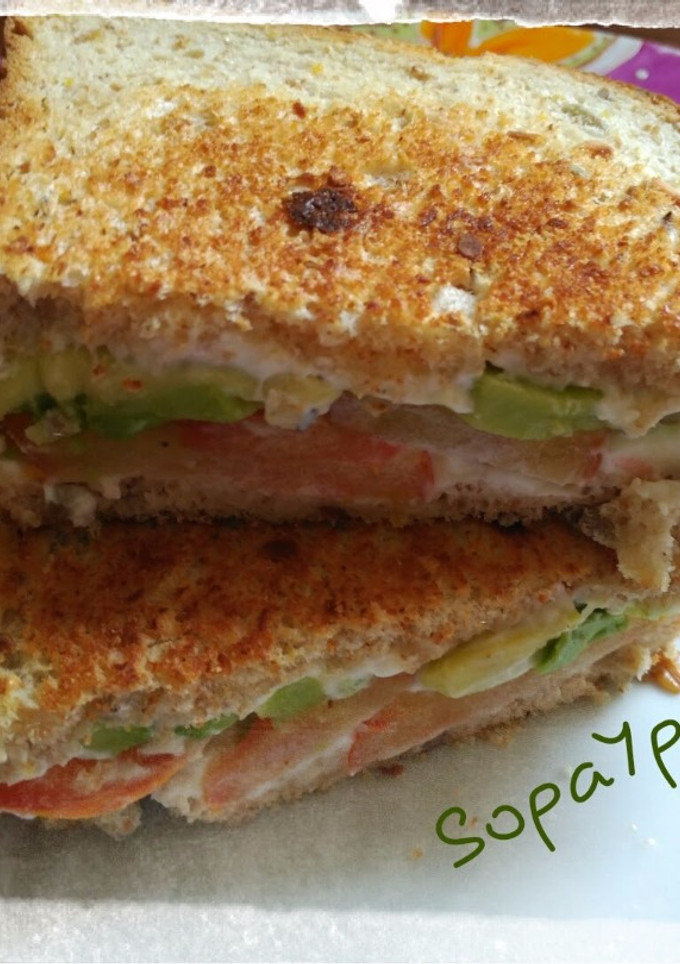Una foto de Sandwich de aguacate