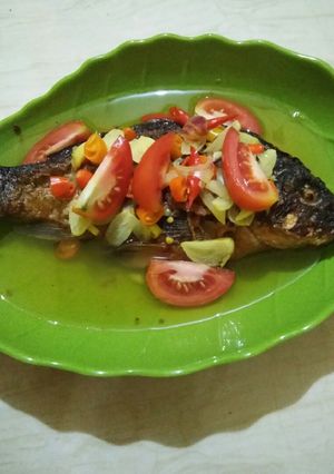 Foto resep Ikan Emas Goreng kuah bening asem pedes