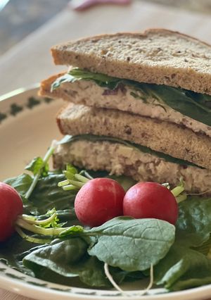 A picture of Apple chicken Sandwich.