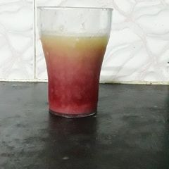 A picture of Melon pomegranate juice.