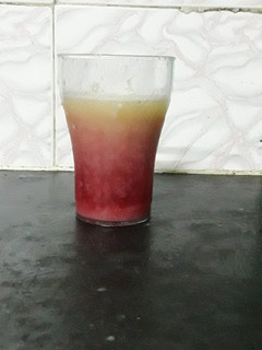 A picture of Melon pomegranate juice.