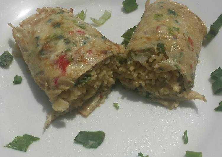 Step-by-Step Guide to Prepare Homemade Noodles in omelette wrap