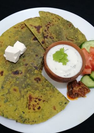 A picture of Palak paratha.
