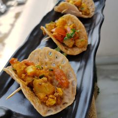 A picture of Desi mini tacos.