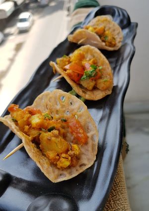 A picture of Desi mini tacos.