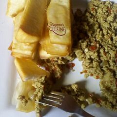 A picture of Fried yam with egg sauce.