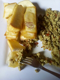 A picture of Fried yam with egg sauce.