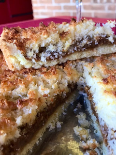 Una foto de Tarta de coco y dulce de leche