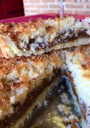 Una foto de Tarta de coco y dulce de leche