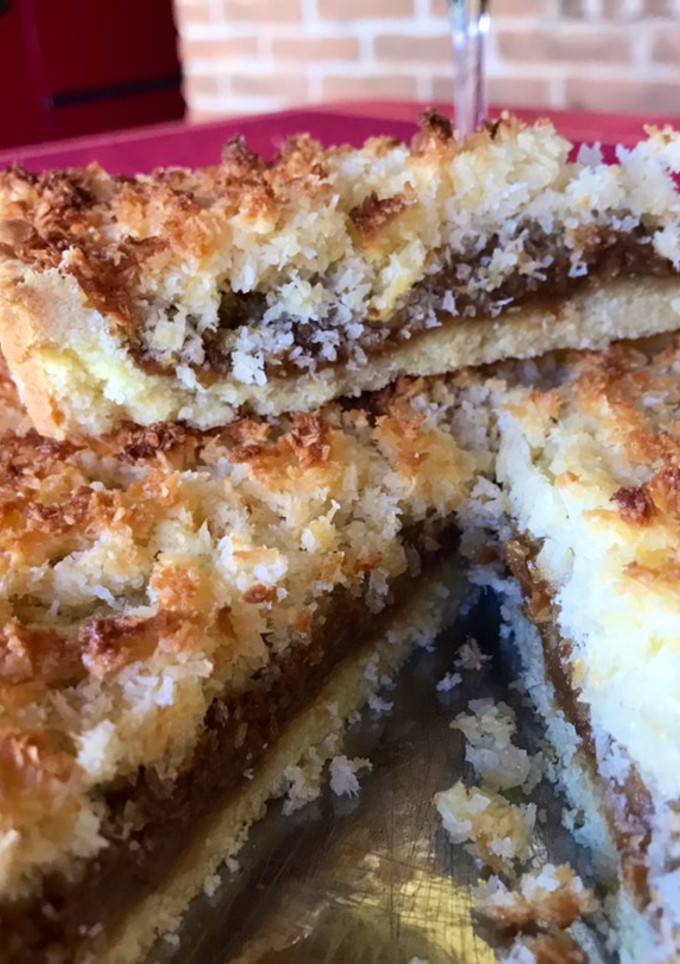 Una foto de Tarta de coco y dulce de leche