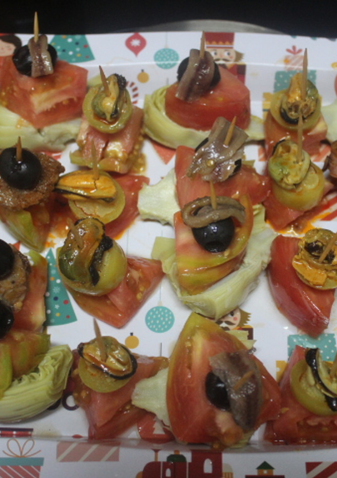 Una foto de Montaditos de tomate con pescado