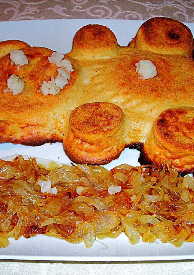 Una foto de Budín de coliflor con cebolla caramelizada