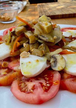 Una foto de Ensalada de tomate refrescante exprés 👍🏻