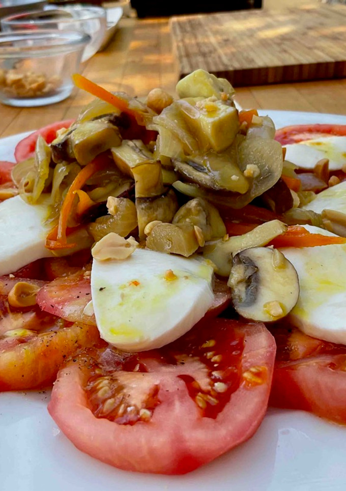 Una foto de Ensalada de tomate refrescante exprés 👍🏻