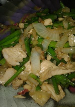 Foto resep Tumis kucai, bawang bombay, ayam