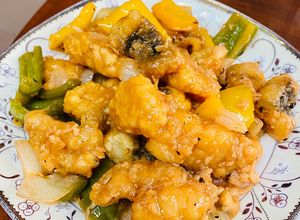 Hình của món Cá Chiên Sốt Chua Ngọt.