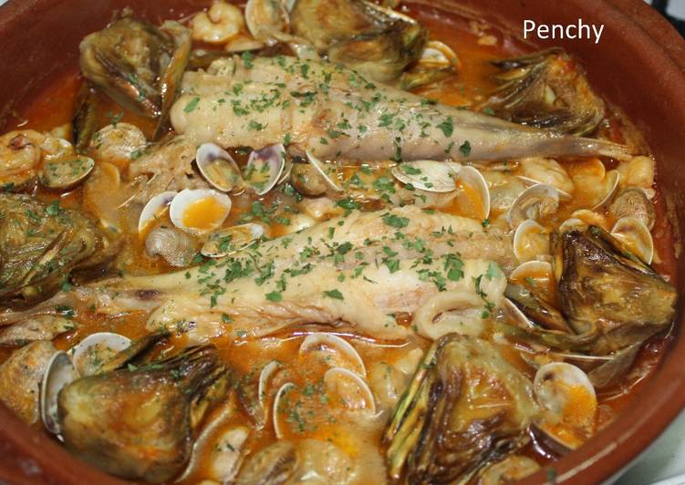 Colitas de rape con gambas y almejas en salsa