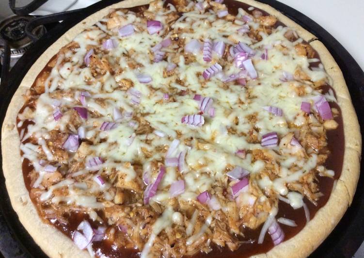 Easy BBQ chicken pizza Easy BBQ chicken pizza