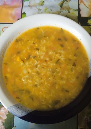 Una foto de Sopa con verduras que van quedando en la heladera, zanahorias, pedazo de zapallo, puerro