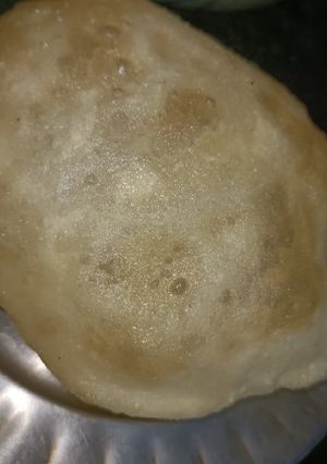 A picture of Bhature.