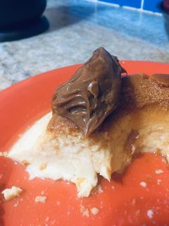 Una foto de Flan de leche condensada en essen con dulce de leche 🇦🇷