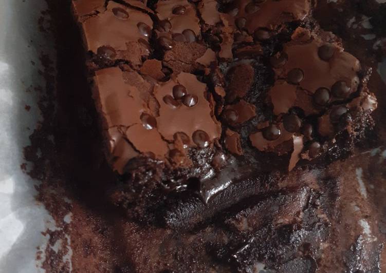 Fudgy Shiny Crust Brownies (Oven Tangkring + Takaran Sendok)