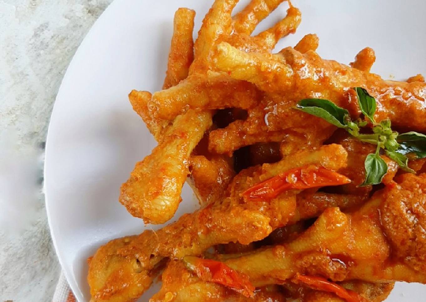 Ceker ayam bumbu kuning pedas
