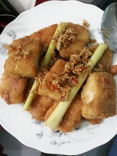 Hình của món Cá basa phi lê chiên sả ớt.