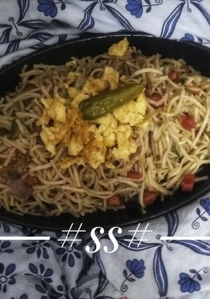A picture of Manchurian hakka noodles.
